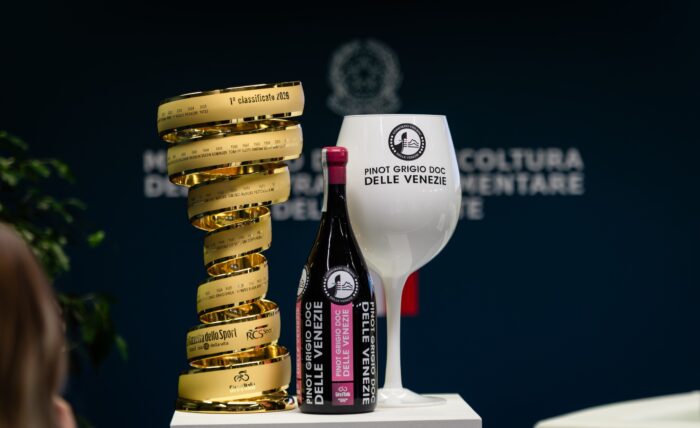 IL PINOT GRIGIO DOC DELLE VENEZIE RISCRIVE IL CERIMONIALE DEL GIRO D’ITALIA